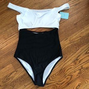 Brand New CUPSHE one piece bathing suit!